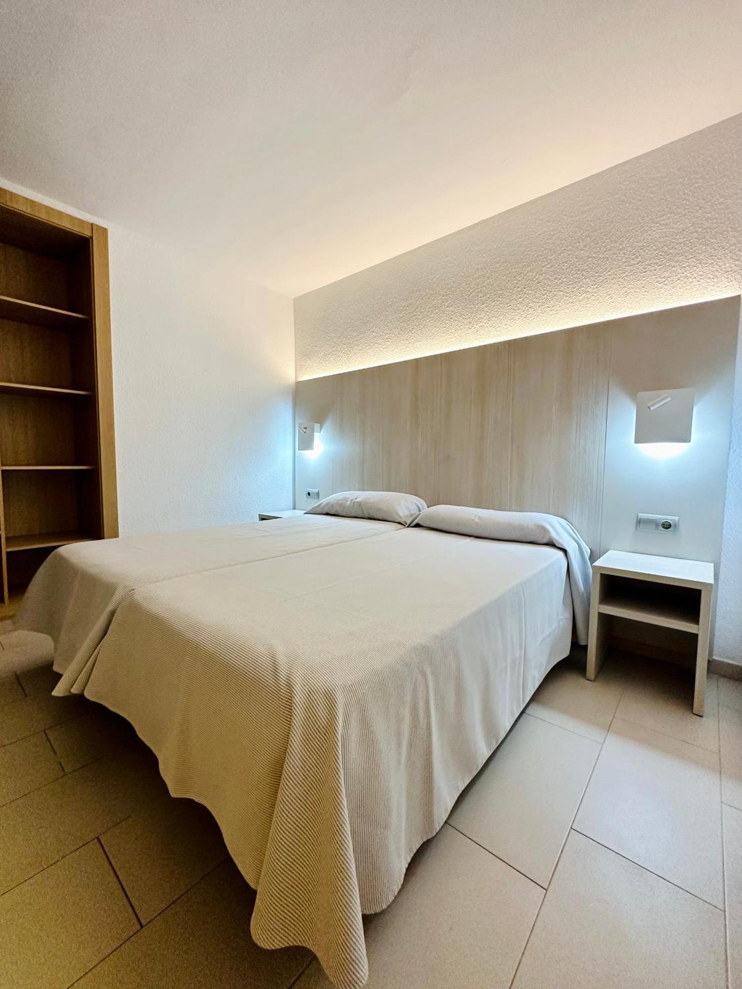 Apartamentos Jet - Adults Only Playa d'en Bossa Esterno foto